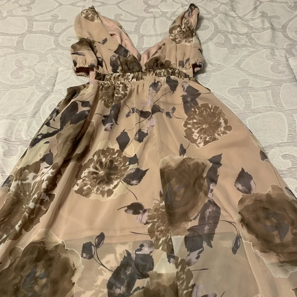 🌸HOST PICK🌸 Beautiful flower pattern dress - Picture 3 of 8